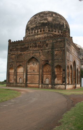 Ashtoor Tombs, Bidar, Karnataka - Vushii.com Ashtoor Tombs, Bidar, Karnataka - Vushii.com